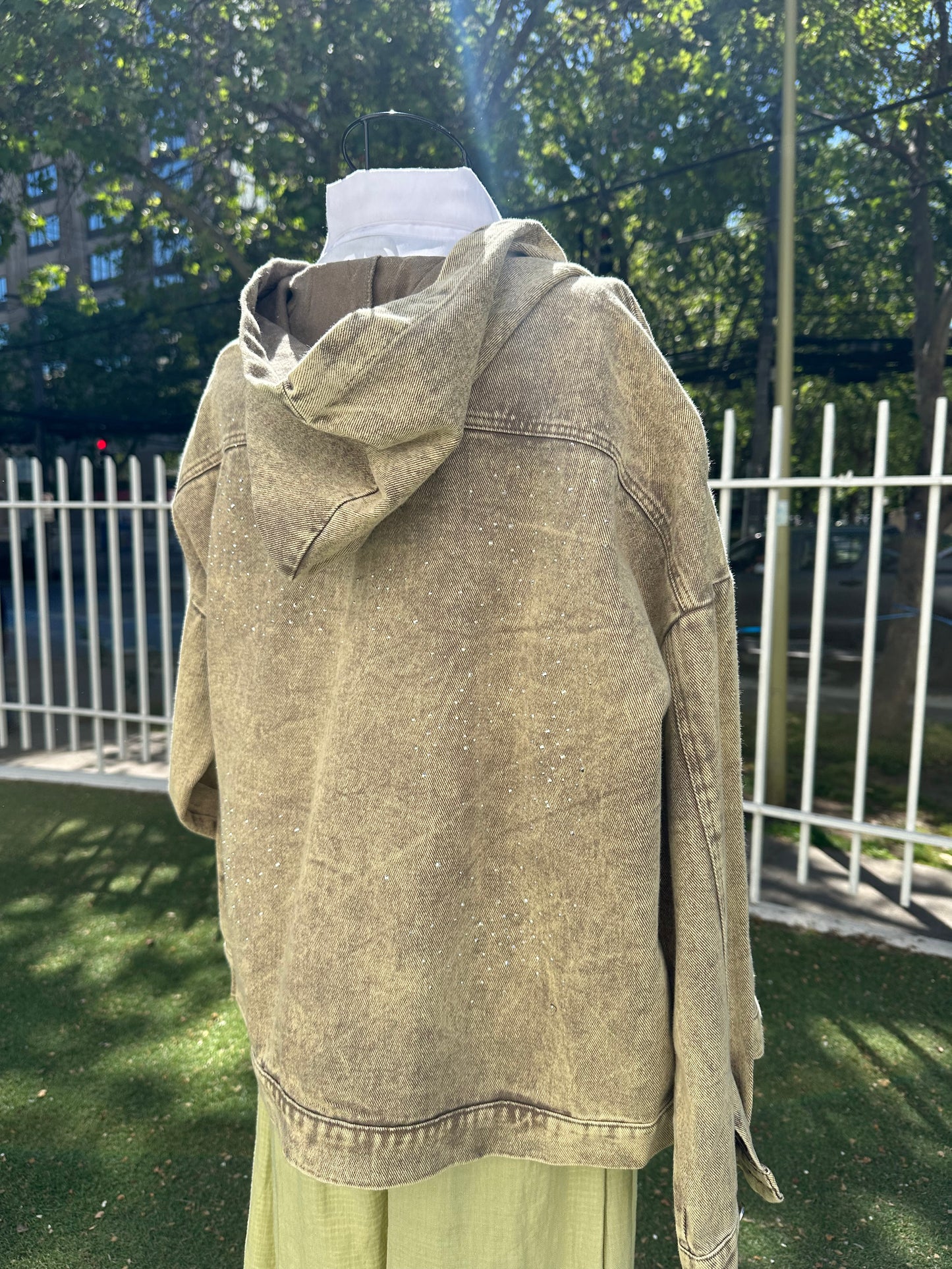 Chaqueta Mezclilla Con Gorro y Cierre