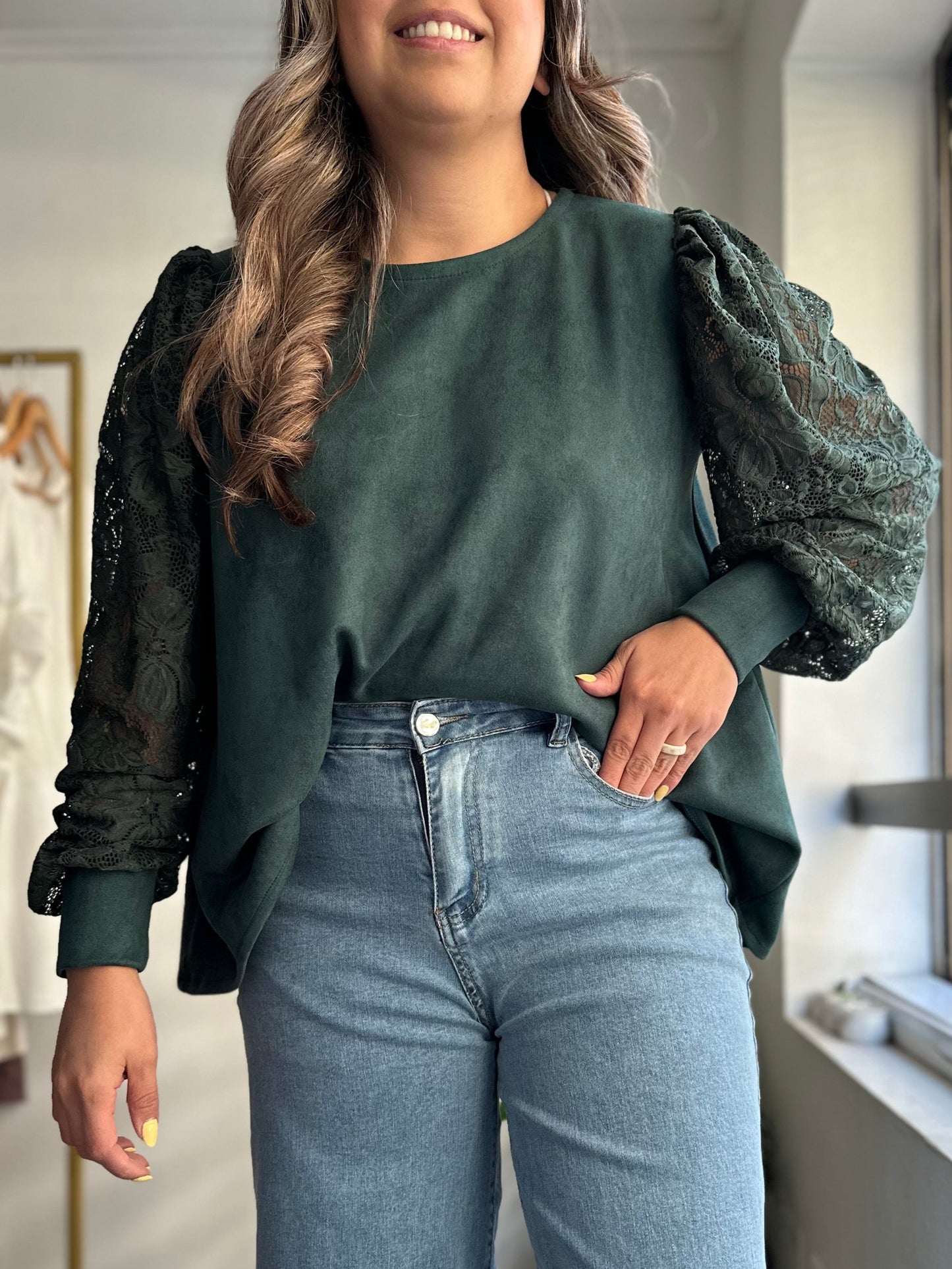 Polera Dianna Tela Agamuzada Manga Larga Encaje