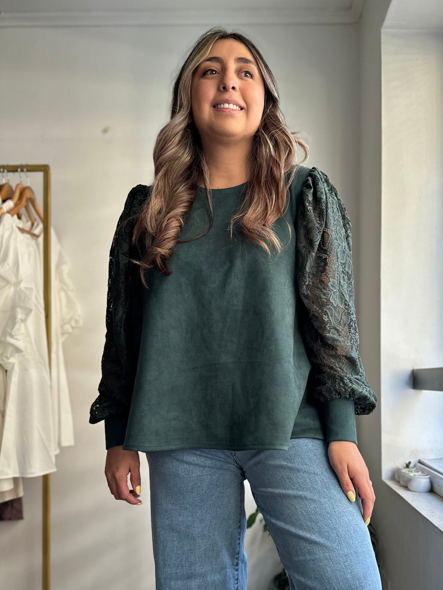 Polera Dianna Tela Agamuzada Manga Larga Encaje