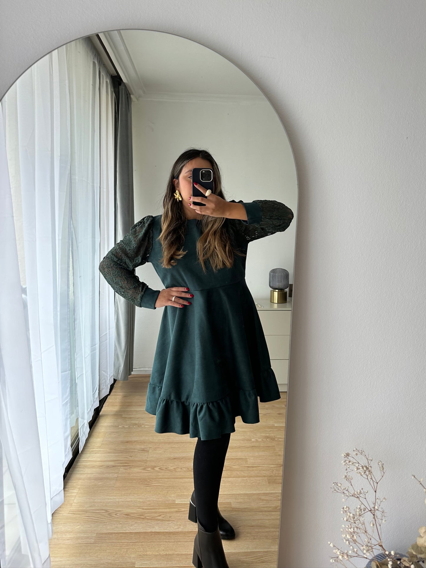 Vestido Lorena Vuelos Manga Larga Encaje Tela Agamuzada