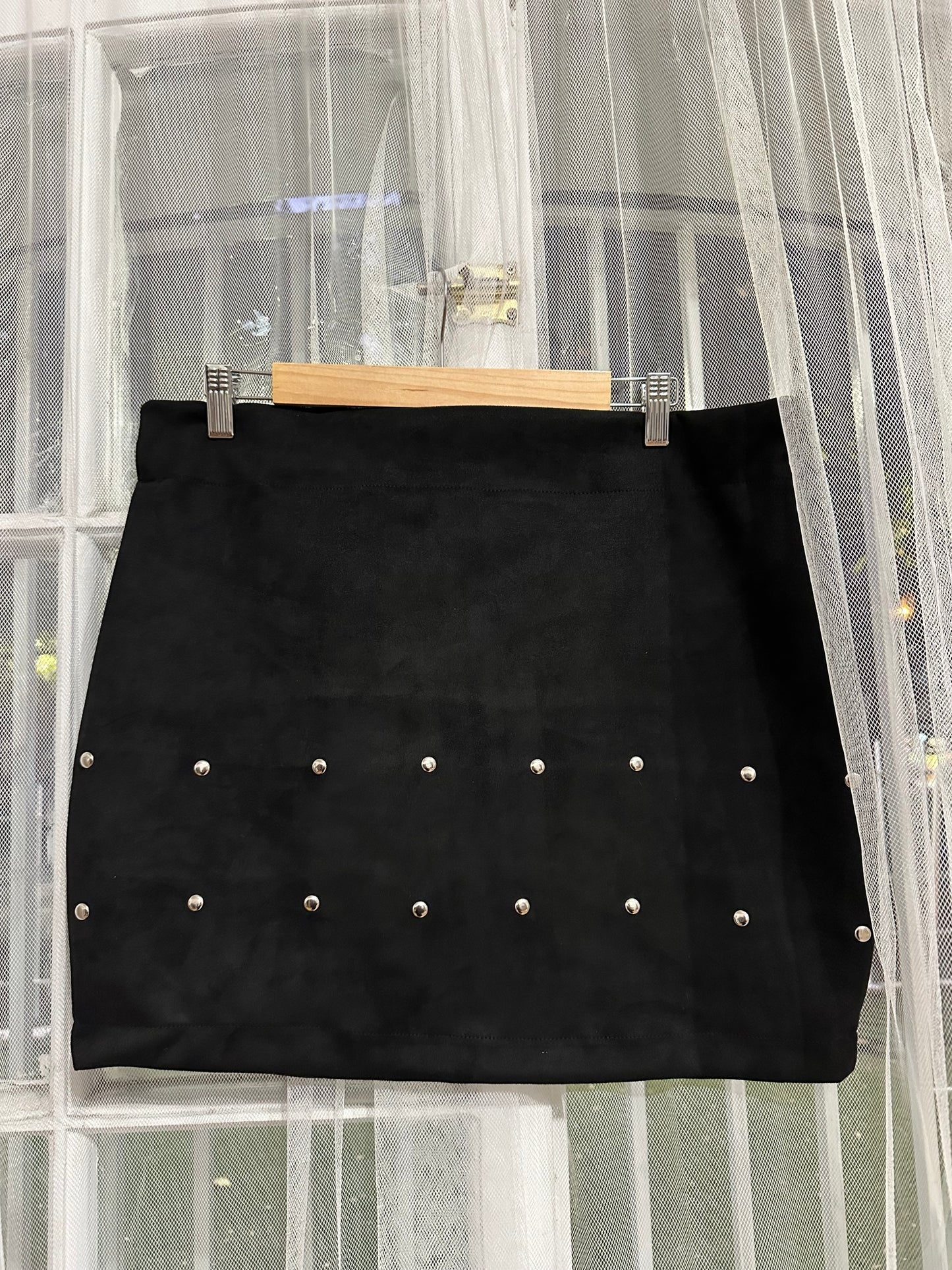 Falda Libertee Tachas Rectas Agamuzada