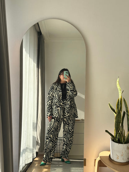 Conjunto Sastrero Libertee Tela Scuba Print