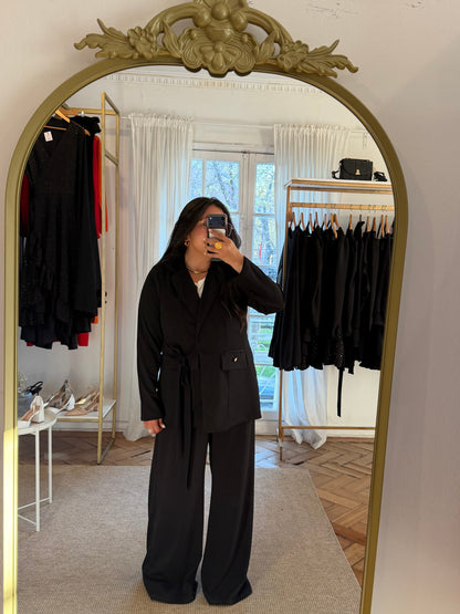 Conjunto Blazer Rebeca Tipo Sastrero + Pantalón Isidora Sin Bolsillo Tela Scuba Elasticada