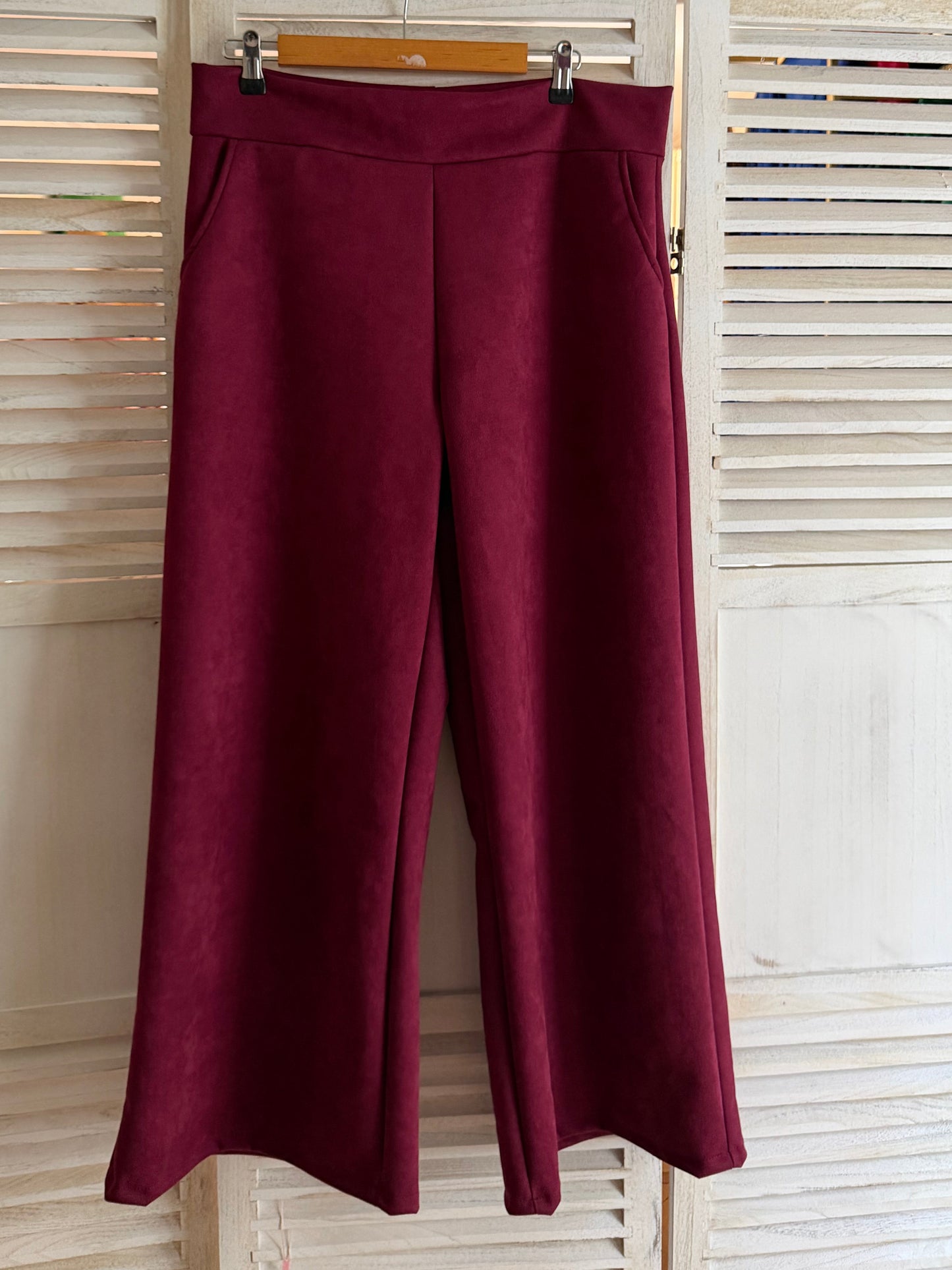 Conjunto Isidora Elasticado Tela Agamuzada