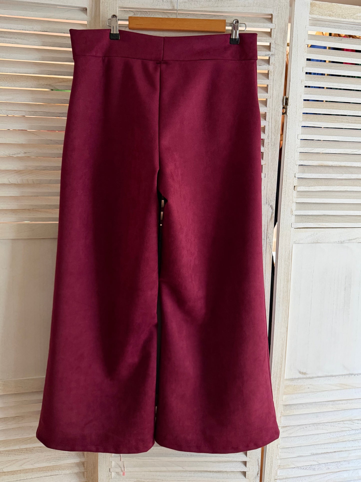Conjunto Isidora Elasticado Tela Agamuzada