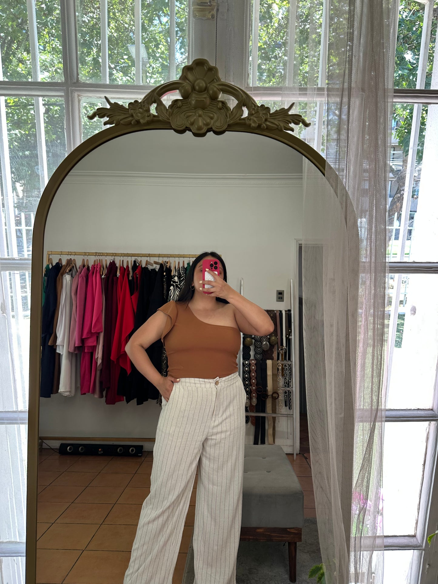 Top Básico Una Manga Lorena Tela Scuba